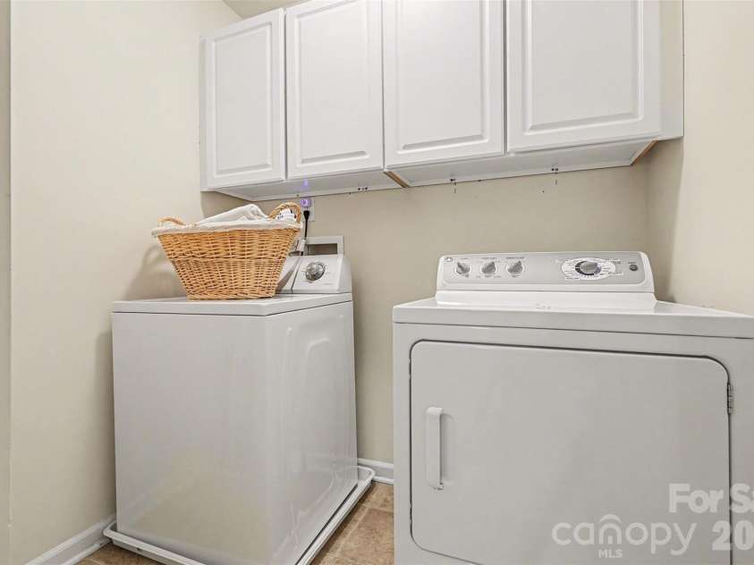 14262 Tamarack Drive, Charlotte, NC 28273.  MLS# CAR4337195, YatesRealty ID 31641. 