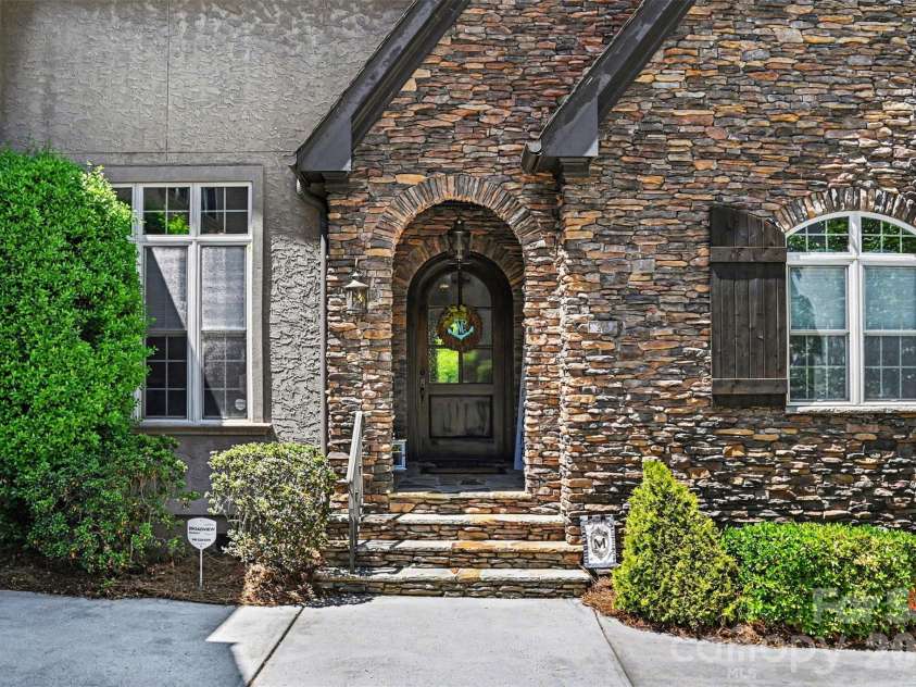 295 Bent Tree Drive, Stanley, NC 28164.  MLS# CAR4356670, YatesRealty ID 31642. Front Entry