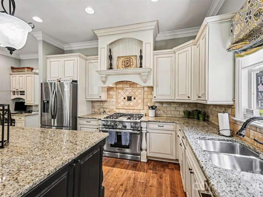 295 Bent Tree Drive, Stanley, NC 28164.  MLS# CAR4356670, YatesRealty ID 31642. Kitchen