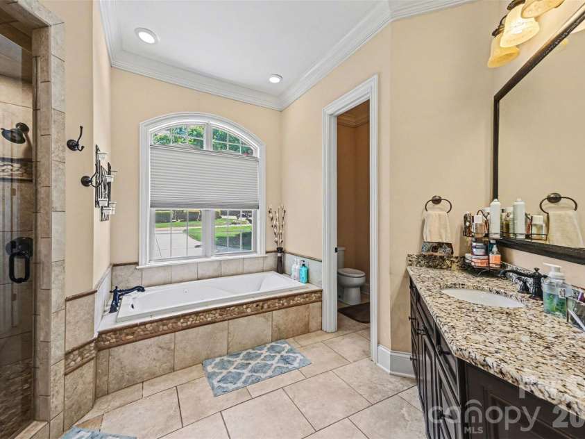 295 Bent Tree Drive, Stanley, NC 28164.  MLS# CAR4356670, YatesRealty ID 31642. Primary Ensuite