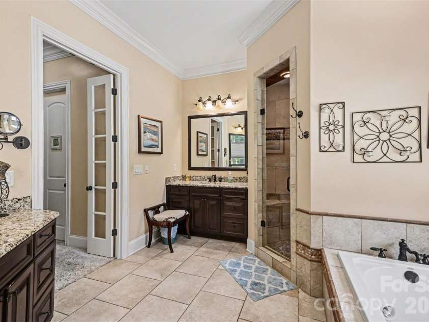 295 Bent Tree Drive, Stanley, NC 28164.  MLS# CAR4356670, YatesRealty ID 31642. Primary Ensuite