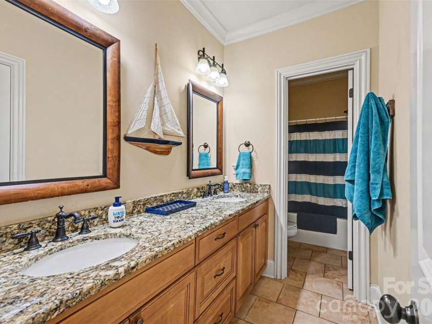 295 Bent Tree Drive, Stanley, NC 28164.  MLS# CAR4356670, YatesRealty ID 31642. Upstairs Full Bath 1