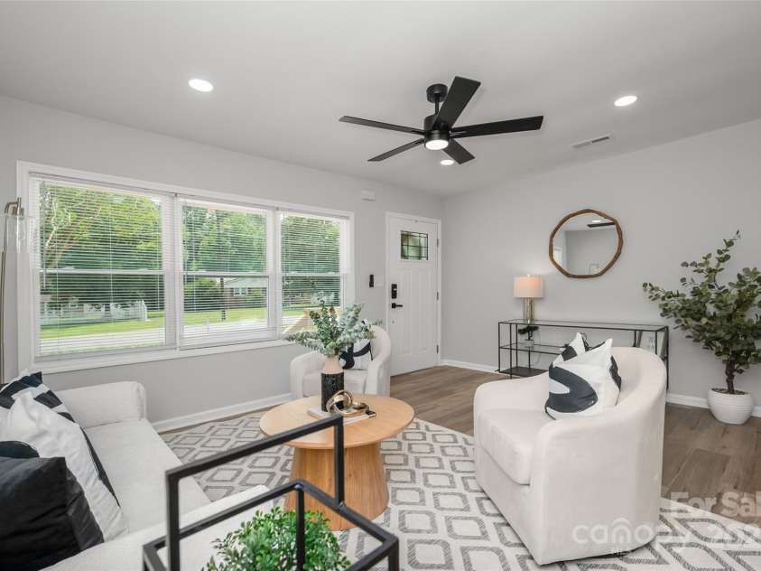 756 Logan Street, Mooresville, NC 28115.  MLS# CAR4268702, YatesRealty ID 31642. 