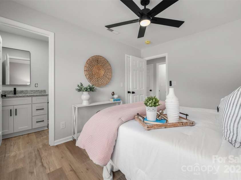 756 Logan Street, Mooresville, NC 28115.  MLS# CAR4268702, YatesRealty ID 31642. 