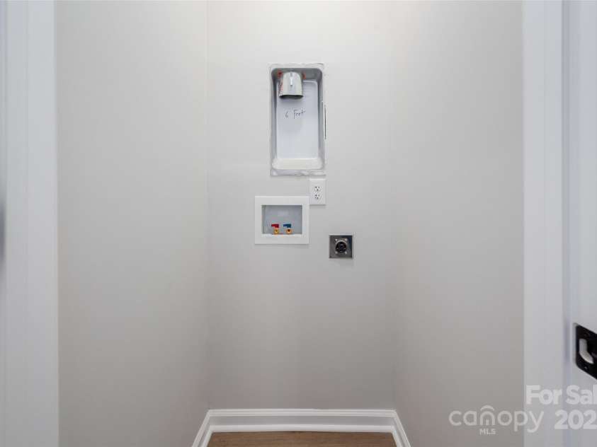 756 Logan Street, Mooresville, NC 28115.  MLS# CAR4268702, YatesRealty ID 31642. 
