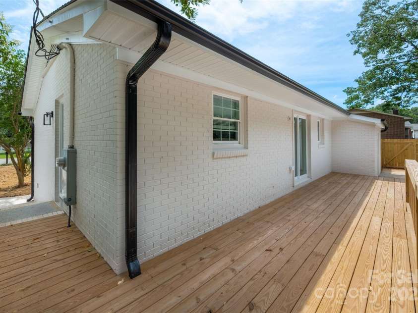 756 Logan Street, Mooresville, NC 28115.  MLS# CAR4268702, YatesRealty ID 31642. 