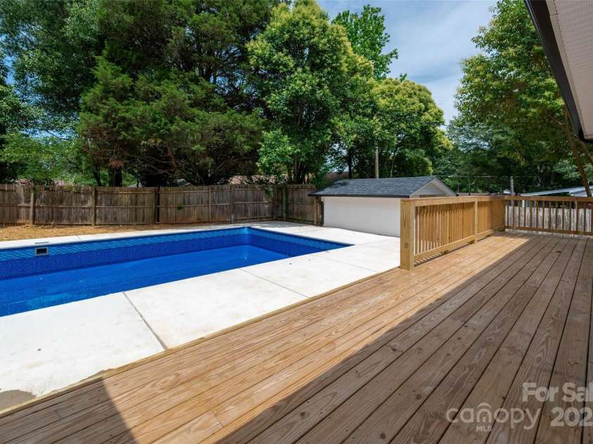 756 Logan Street, Mooresville, NC 28115.  MLS# CAR4268702, YatesRealty ID 31642. 
