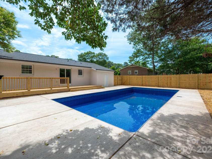 756 Logan Street, Mooresville, NC 28115.  MLS# CAR4268702, YatesRealty ID 31642. 