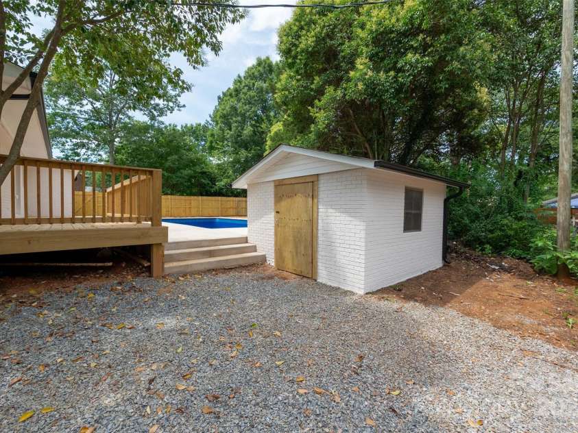 756 Logan Street, Mooresville, NC 28115.  MLS# CAR4268702, YatesRealty ID 31642. 
