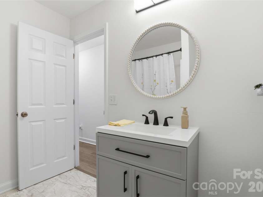 1689 Willowbrook Drive, Fort Mill, SC 29708.  MLS# CAR4376340, YatesRealty ID 31644. Guest bathroom
