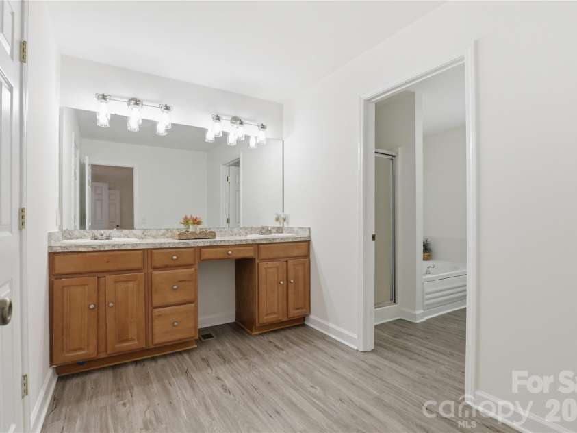 1689 Willowbrook Drive, Fort Mill, SC 29708.  MLS# CAR4376340, YatesRealty ID 31644. Primary Bathroom