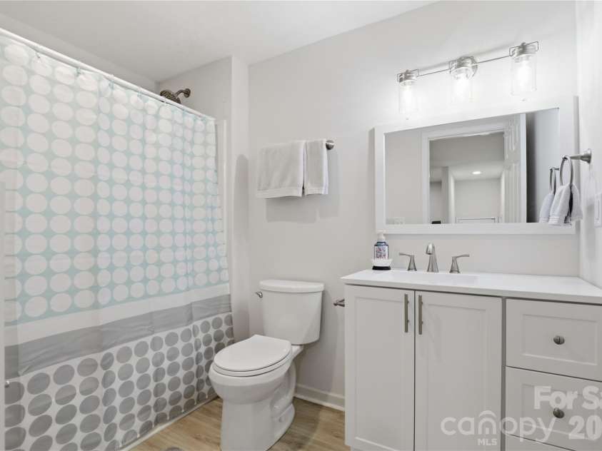 1689 Willowbrook Drive, Fort Mill, SC 29708.  MLS# CAR4376340, YatesRealty ID 31644. Suite full bathroom