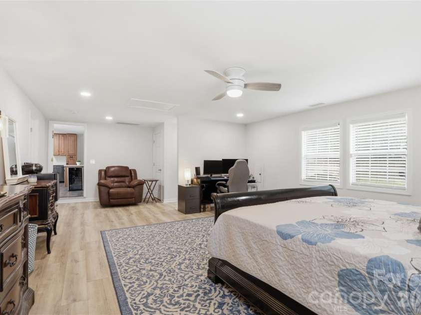 1689 Willowbrook Drive, Fort Mill, SC 29708.  MLS# CAR4376340, YatesRealty ID 31644. Suite has walk-in closet
