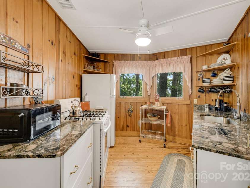 203 Laurel Lane, Little Switzerland, NC 28749.  MLS# CAR4276021, YatesRealty ID 31644. 