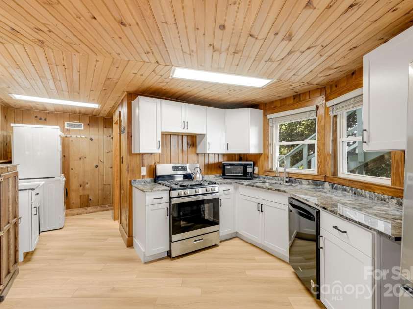 203 Laurel Lane, Little Switzerland, NC 28749.  MLS# CAR4276021, YatesRealty ID 31644. 