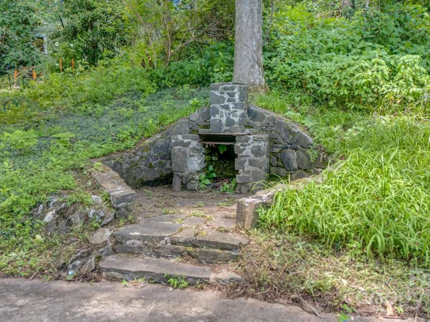 203 Laurel Lane, Little Switzerland, NC 28749.  MLS# CAR4276021, YatesRealty ID 31644. 