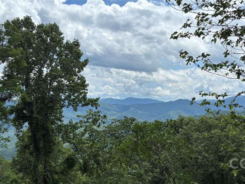 203 Laurel Lane, Little Switzerland, NC 28749.  MLS# CAR4276021, YatesRealty ID 31644. 