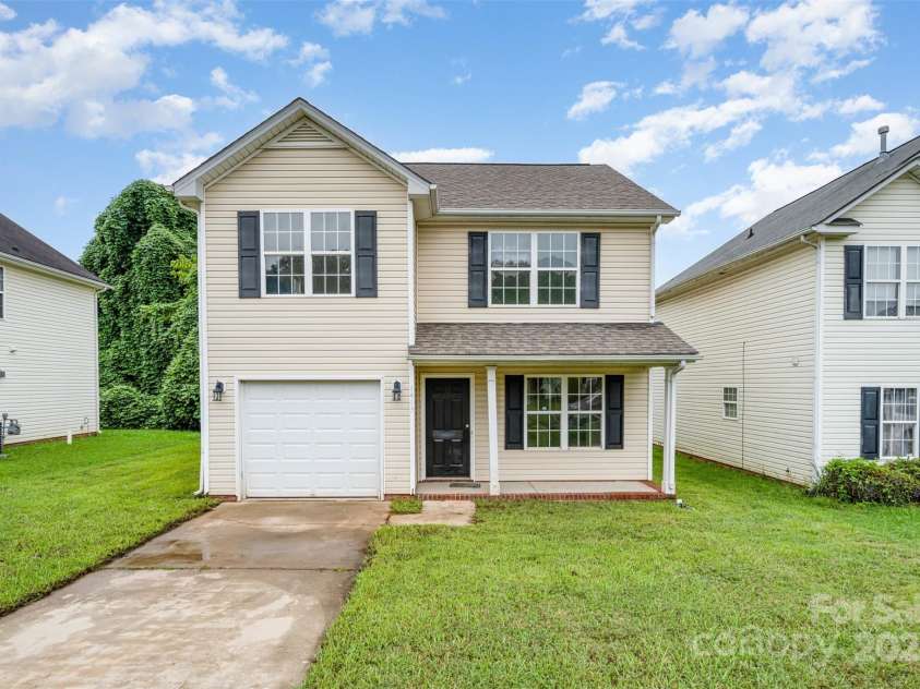 1413 Braveheart Lane, Charlotte, NC 28216.  MLS# CAR4290480, YatesRealty ID 31645. Welcome Home!