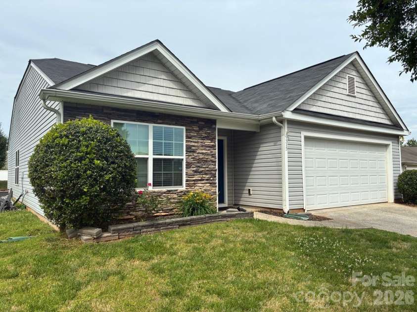 9315 Carrot Patch Drive, Charlotte, NC 28216.  MLS# CAR4377265, YatesRealty ID 31645. 