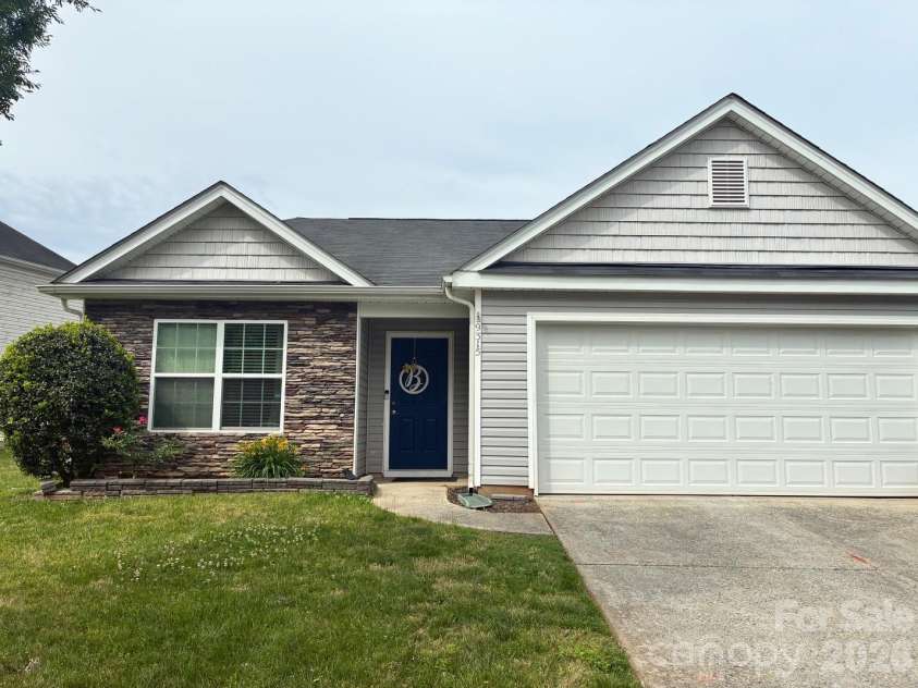 9315 Carrot Patch Drive, Charlotte, NC 28216.  MLS# CAR4377265, YatesRealty ID 31645. 