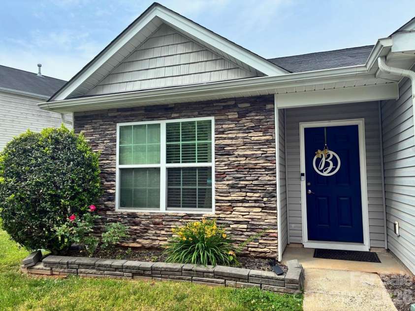 9315 Carrot Patch Drive, Charlotte, NC 28216.  MLS# CAR4377265, YatesRealty ID 31645. 