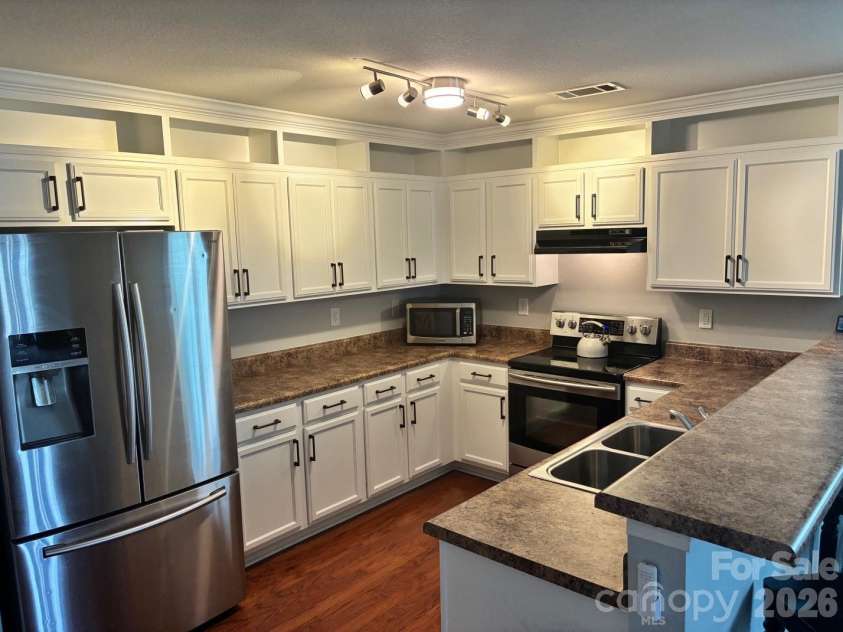 9315 Carrot Patch Drive, Charlotte, NC 28216.  MLS# CAR4377265, YatesRealty ID 31645. 