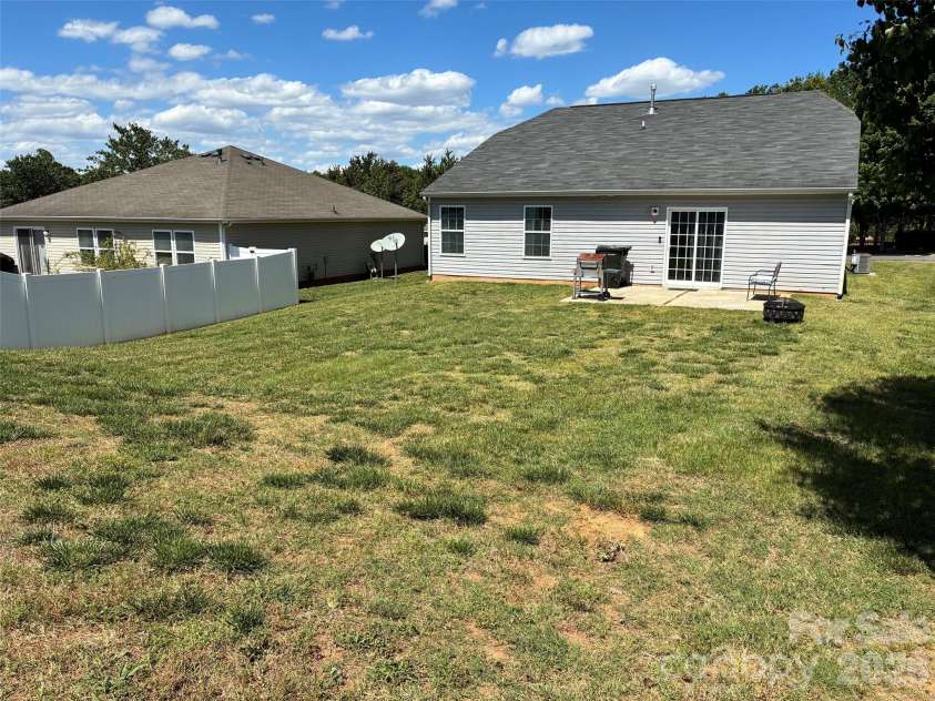 9315 Carrot Patch Drive, Charlotte, NC 28216.  MLS# CAR4377265, YatesRealty ID 31645. 