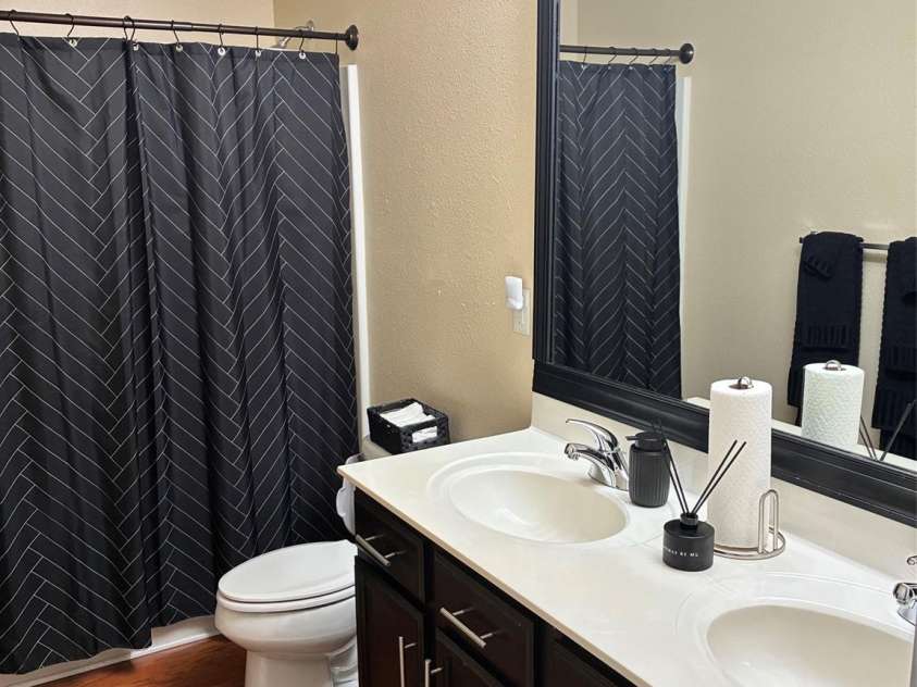 9315 Carrot Patch Drive, Charlotte, NC 28216.  MLS# CAR4377265, YatesRealty ID 31645. Hall bathroom