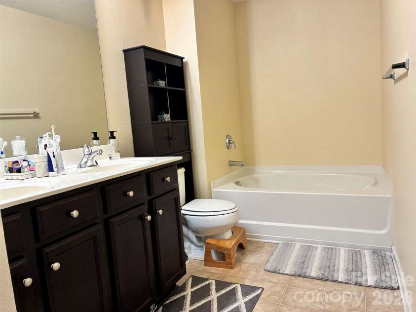 9315 Carrot Patch Drive, Charlotte, NC 28216.  MLS# CAR4377265, YatesRealty ID 31645. Primary ensuite bath