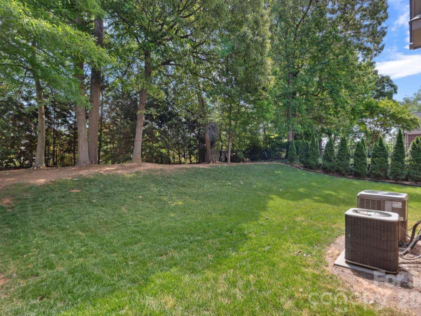 11215 Warfield Avenue, Huntersville, NC 28078.  MLS# CAR4376014, YatesRealty ID 31646. 