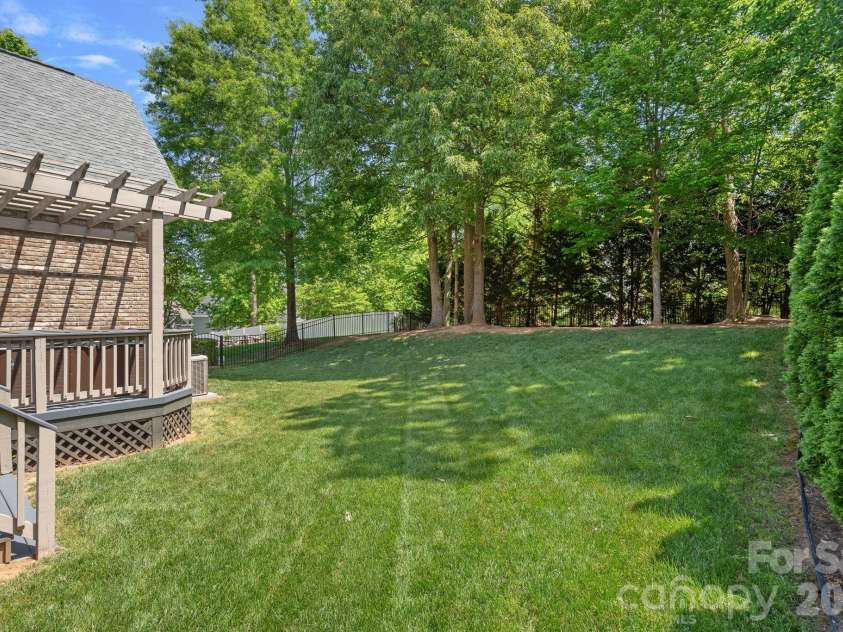 11215 Warfield Avenue, Huntersville, NC 28078.  MLS# CAR4376014, YatesRealty ID 31646. 
