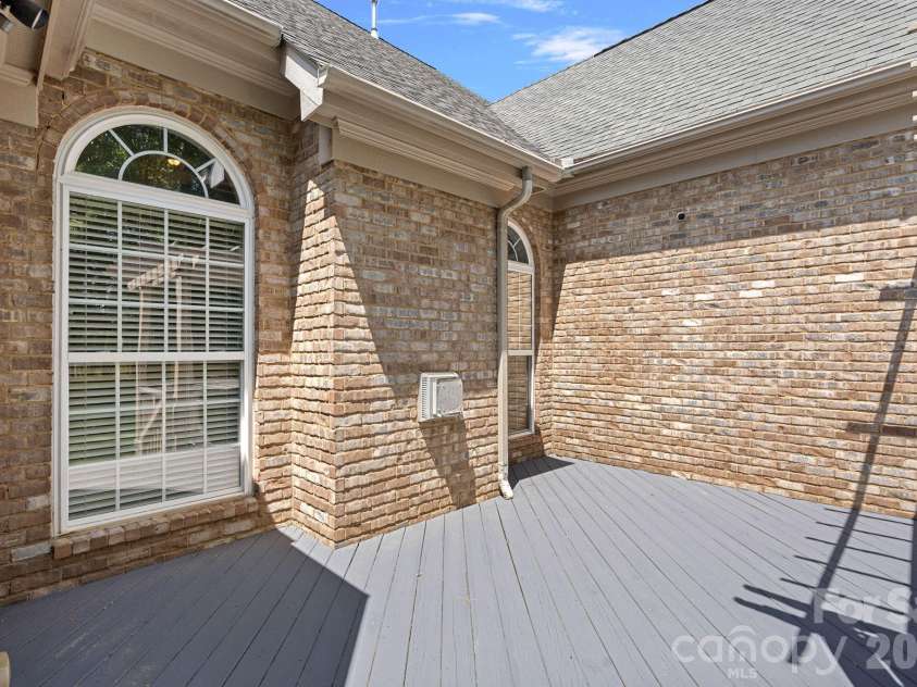 11215 Warfield Avenue, Huntersville, NC 28078.  MLS# CAR4376014, YatesRealty ID 31646. 