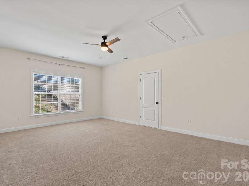 11215 Warfield Avenue, Huntersville, NC 28078.  MLS# CAR4376014, YatesRealty ID 31646.  Flexspace/ Gameroom