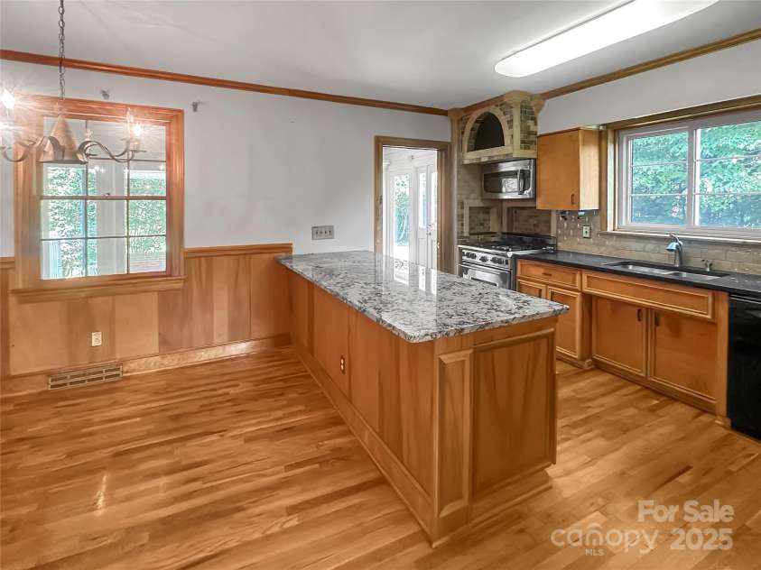 208 Gaston Street, Kings Mountain, NC 28086.  MLS# CAR4280121, YatesRealty ID 31646. 