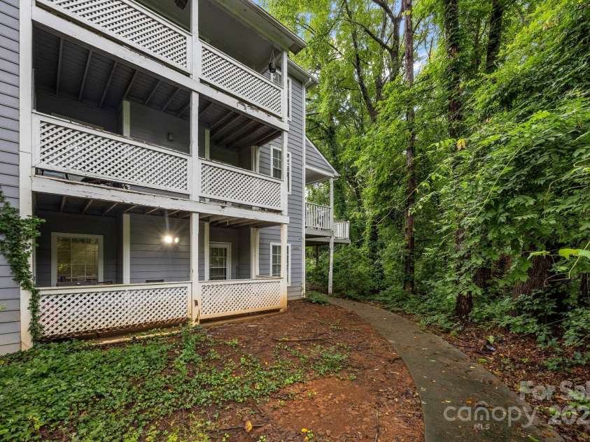 6005 Pinebark Court, Charlotte, NC 28212.  MLS# CAR4288040, YatesRealty ID 31647. 