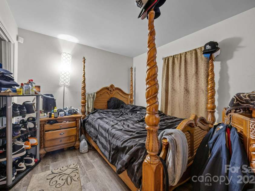 6005 Pinebark Court, Charlotte, NC 28212.  MLS# CAR4288040, YatesRealty ID 31647. 