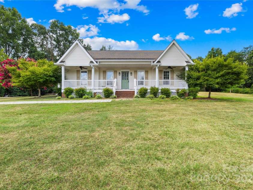 160 Pampas Lane, Mooresville, NC 28117.  MLS# CAR4284753, YatesRealty ID 31648. 