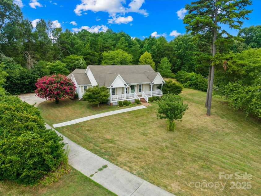160 Pampas Lane, Mooresville, NC 28117.  MLS# CAR4284753, YatesRealty ID 31648. 