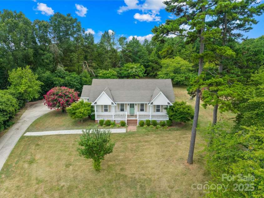 160 Pampas Lane, Mooresville, NC 28117.  MLS# CAR4284753, YatesRealty ID 31648. 
