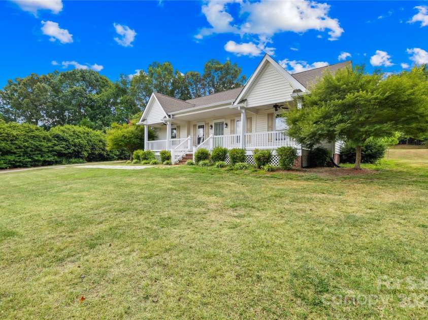 160 Pampas Lane, Mooresville, NC 28117.  MLS# CAR4284753, YatesRealty ID 31648. 