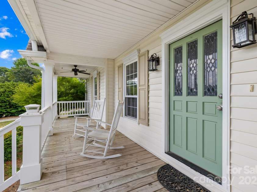 160 Pampas Lane, Mooresville, NC 28117.  MLS# CAR4284753, YatesRealty ID 31648. 