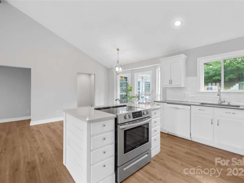 160 Pampas Lane, Mooresville, NC 28117.  MLS# CAR4284753, YatesRealty ID 31648. 