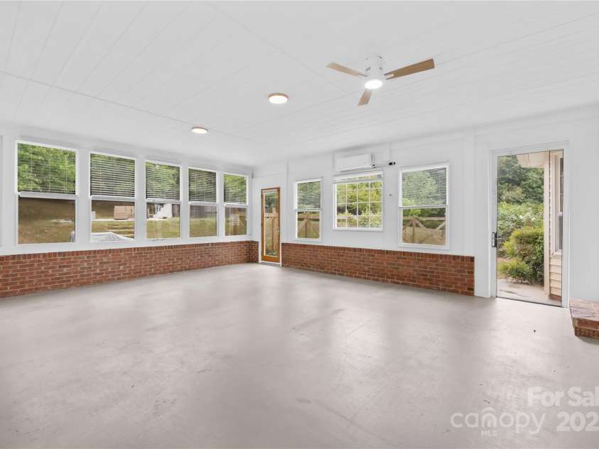 160 Pampas Lane, Mooresville, NC 28117.  MLS# CAR4284753, YatesRealty ID 31648. 