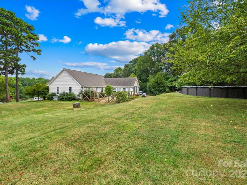 160 Pampas Lane, Mooresville, NC 28117.  MLS# CAR4284753, YatesRealty ID 31648. 