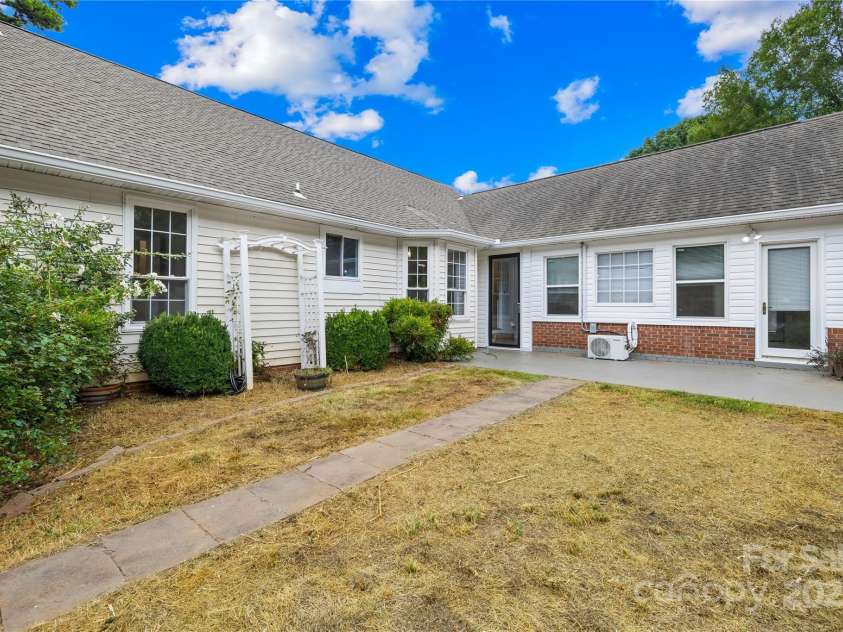 160 Pampas Lane, Mooresville, NC 28117.  MLS# CAR4284753, YatesRealty ID 31648. 