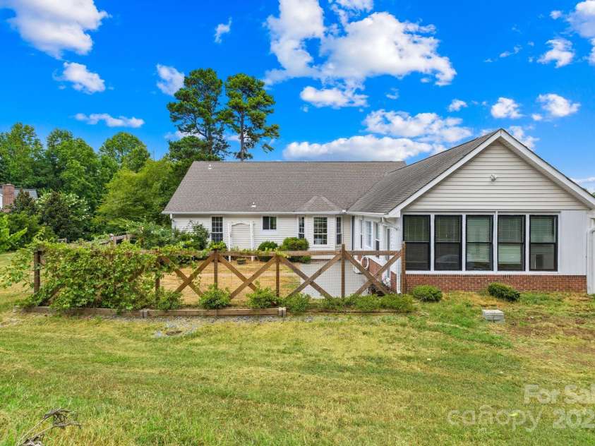 160 Pampas Lane, Mooresville, NC 28117.  MLS# CAR4284753, YatesRealty ID 31648. 