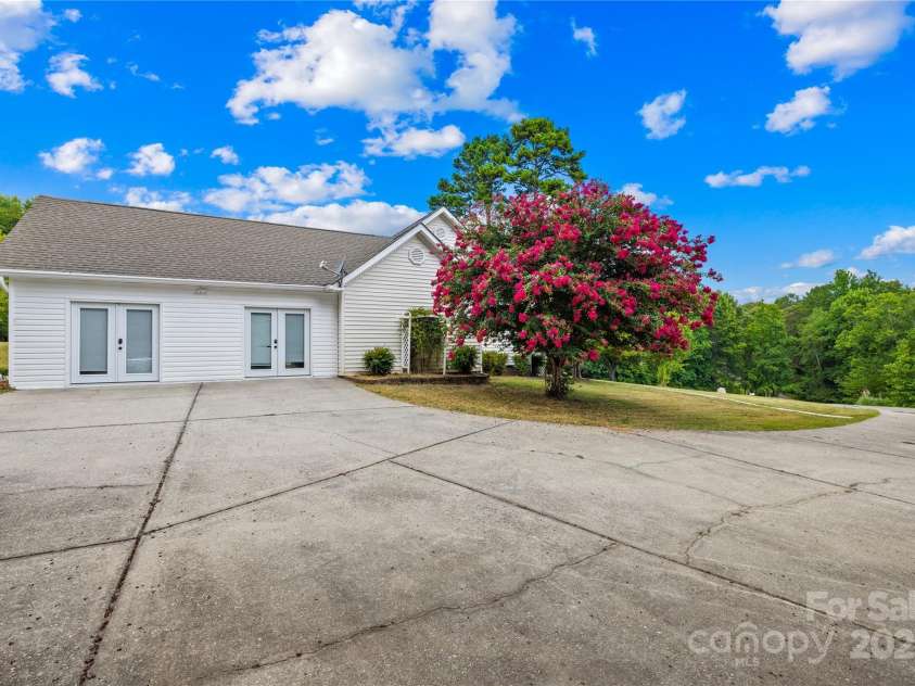 160 Pampas Lane, Mooresville, NC 28117.  MLS# CAR4284753, YatesRealty ID 31648. 