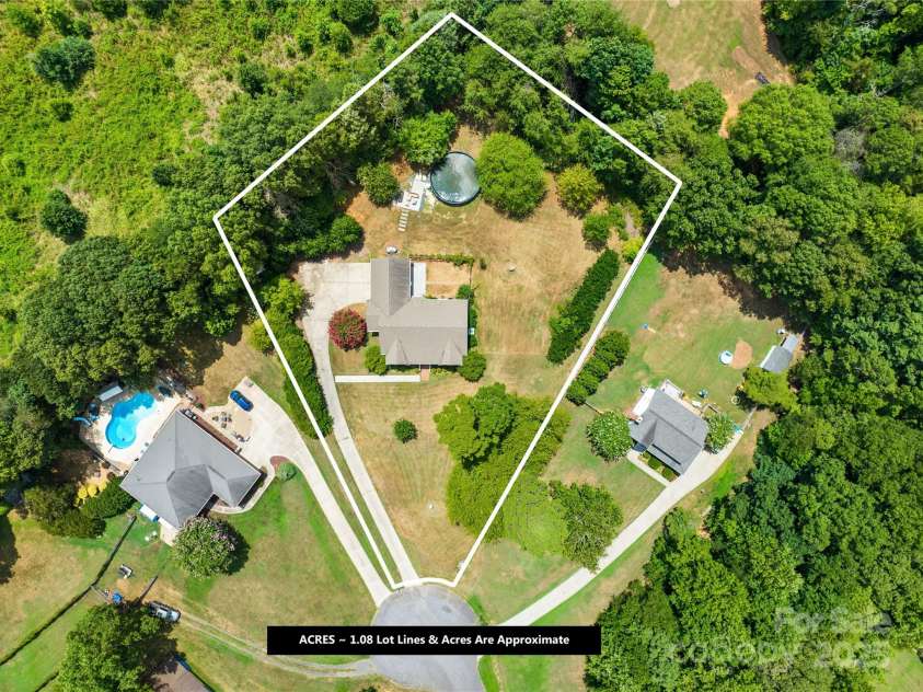 160 Pampas Lane, Mooresville, NC 28117.  MLS# CAR4284753, YatesRealty ID 31648. 
