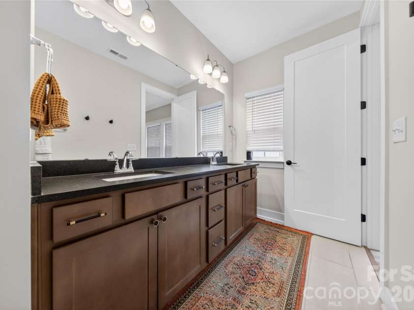 4033 Polluck Way, Charlotte, NC 28209.  MLS# CAR4381585, YatesRealty ID 31648. 