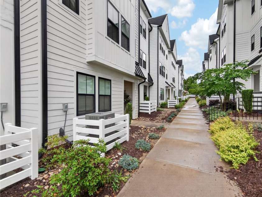 4033 Polluck Way, Charlotte, NC 28209.  MLS# CAR4381585, YatesRealty ID 31648. 